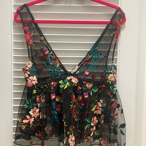Emboldened floral top size m